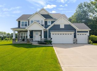 875 Farmview Dr, Valparaiso, IN 46383
