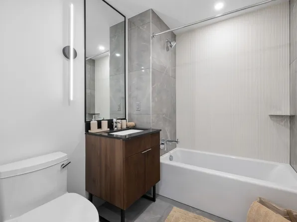 72-01 Queens Boulevard image 9 of 42