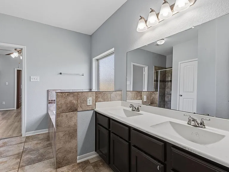 271 Westwood Dr — Photo 26