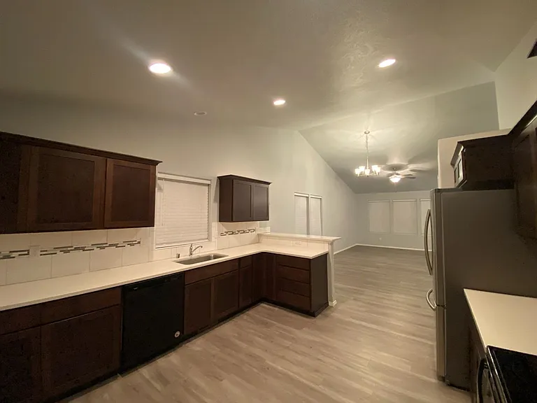 817 S Apple Pl — Photo 4