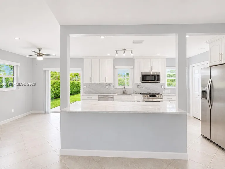 6255 SW 62nd Ct — Photo 5