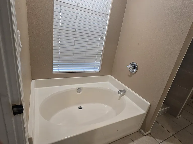 1541 S 34th Ave — Photo 16
