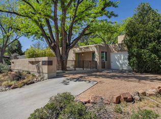 521 Graceland Dr SE, Albuquerque, NM 87108