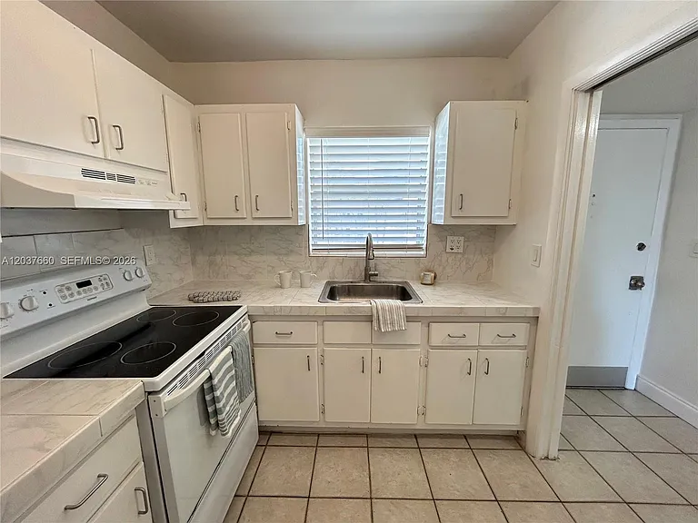 7505 SW 82nd St #320 — Photo 10