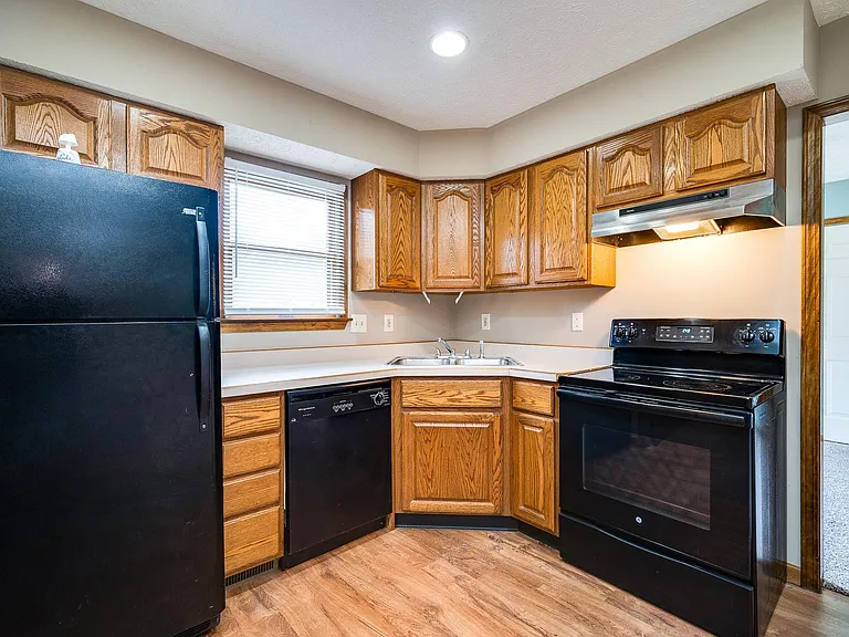 230 N Gebhart Church Rd — Photo 9