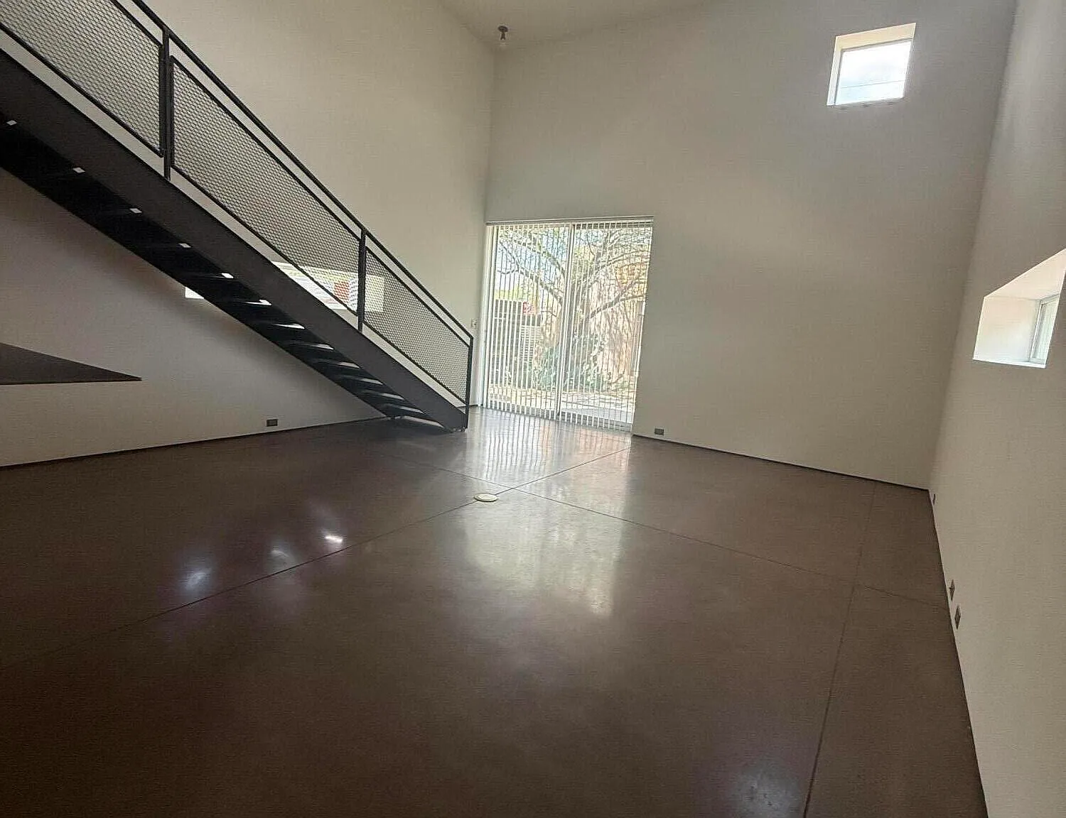 2 bed, 2.0 bath, 1580 sqft, $2,400 — Photo 3
