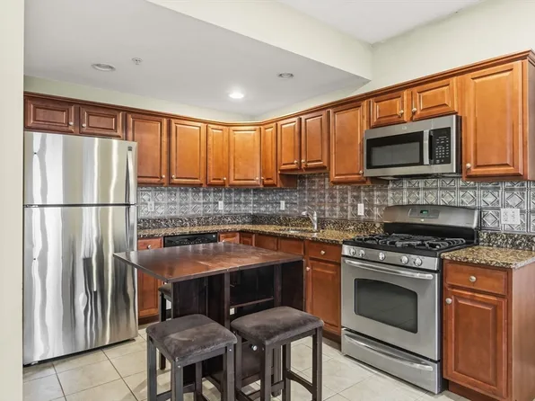 910 Saratoga St APT 5, East Boston, MA 02128