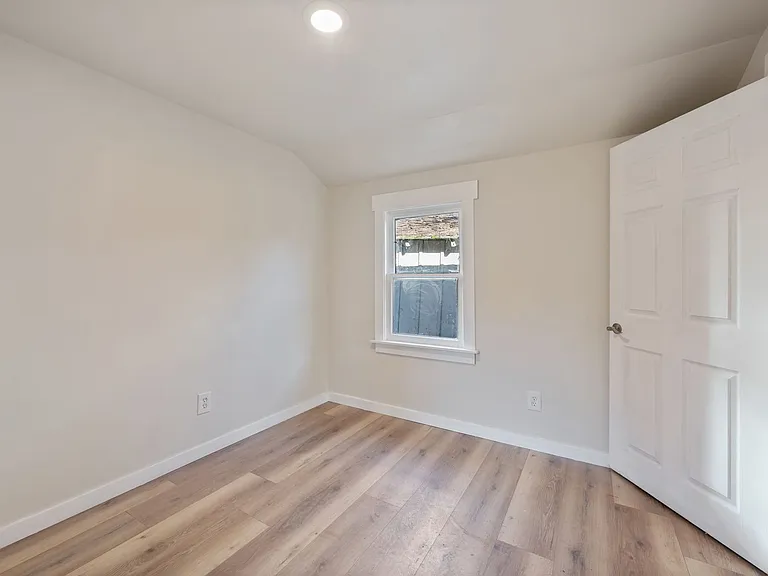 727 NW Georgia Ave — Photo 9