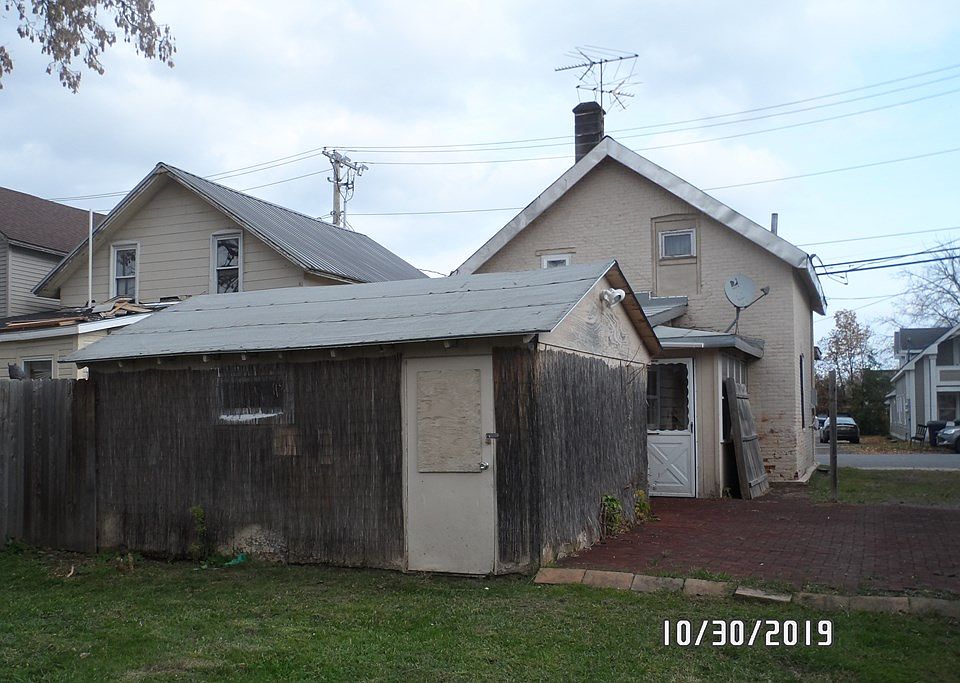 2nd image of 19 Montcalm Ave
