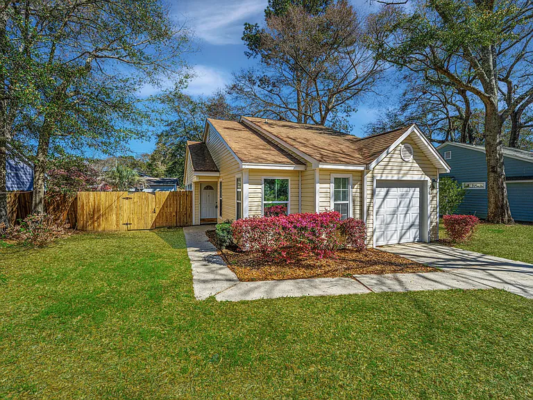 1078 Secessionville Rd — Photo 3