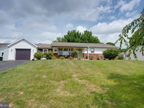 312 Holiday Ln, Lewistown, PA 17044