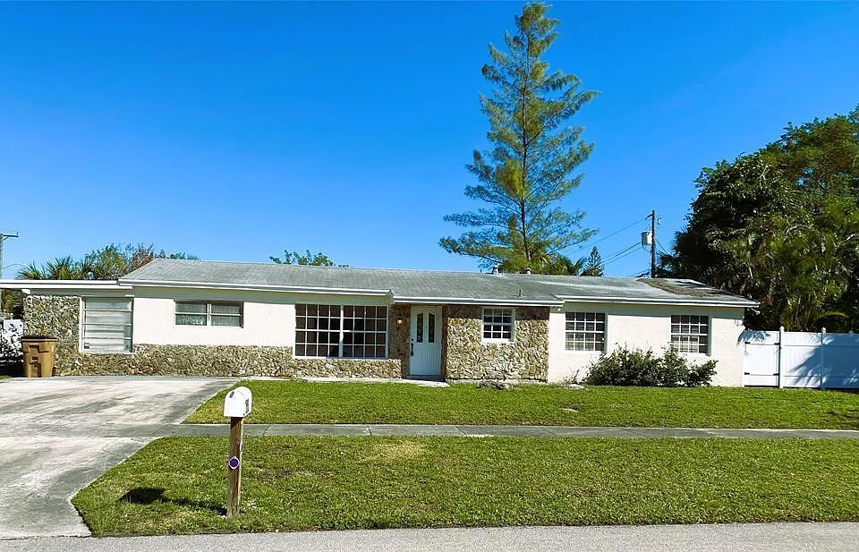 320 NW 4th Ave #4
