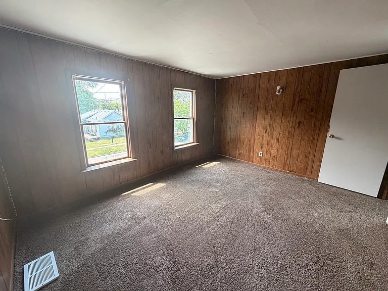 119 Whiting Ave — Photo 11