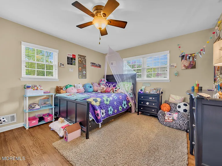 60 Farrell Dr — Photo 22