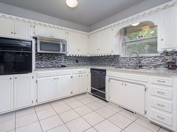 3rd image of 1205 SW 95th St