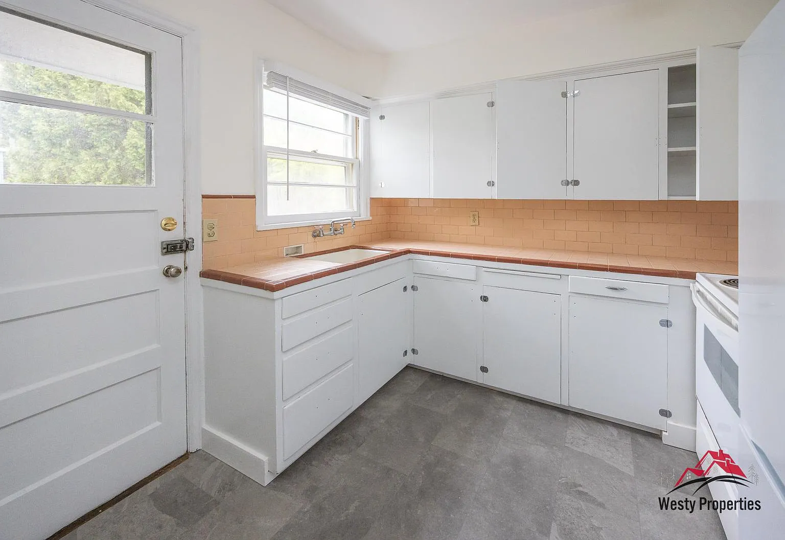 1204 NE 22nd Ave — Photo 1