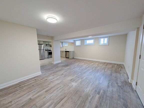 4th image of 510 Queen Victoria Dr