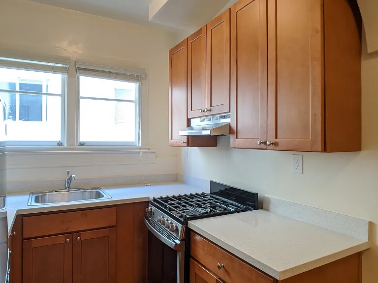 2427 Hilgard Ave — Photo 23
