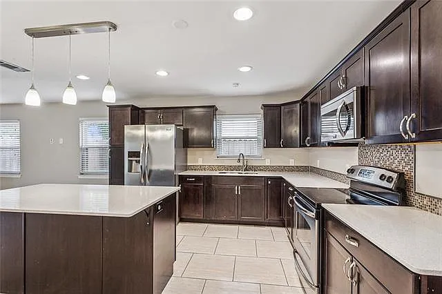 2204 Deerlick Ln — Photo 6