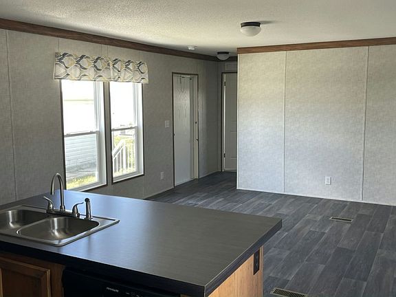 4th image of 423 E Erie Dr #423-EED