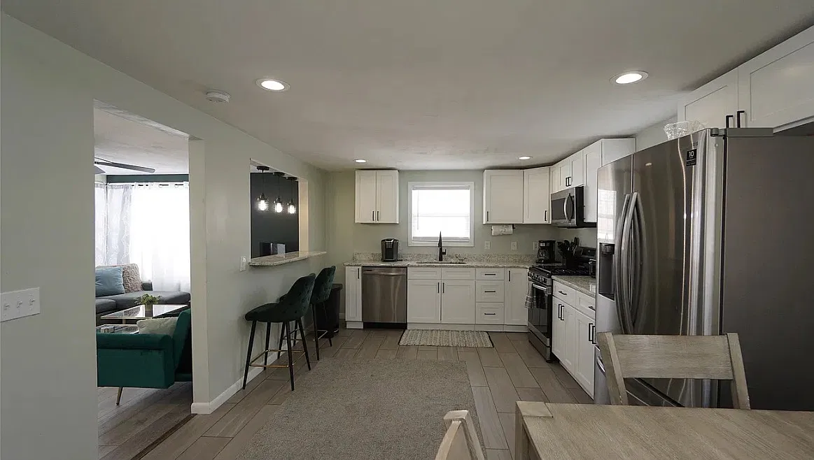 3 bed, 1224 sqft, $2,150 — Photo 2