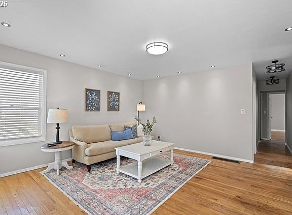 5th image of 561 E Ridgeway Ave