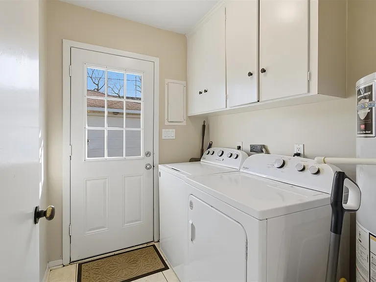 2310 Droxford Dr — Photo 19