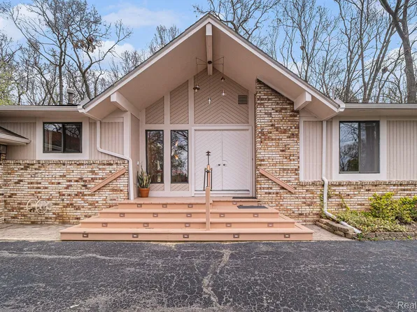 6692 Balmoral Ter, Clarkston, MI 48346