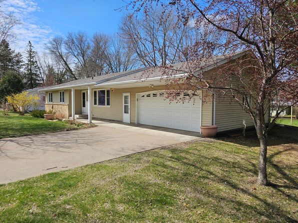 207 4th Ave NW, Isanti, MN 55040