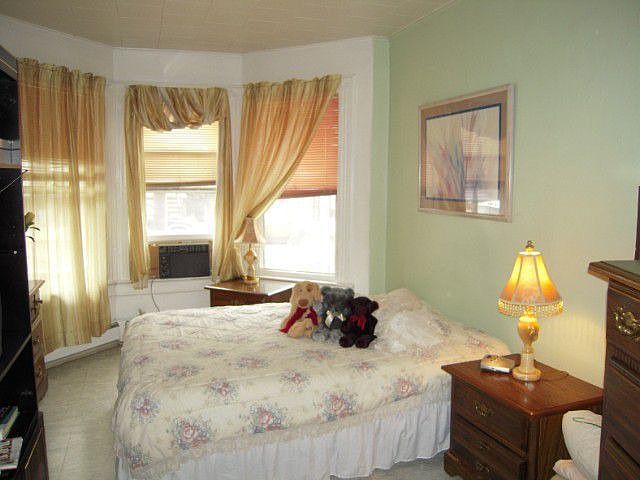 2nd image of 215 Garside St