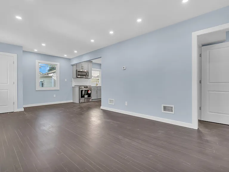 32 Northfield Ave — Photo 14