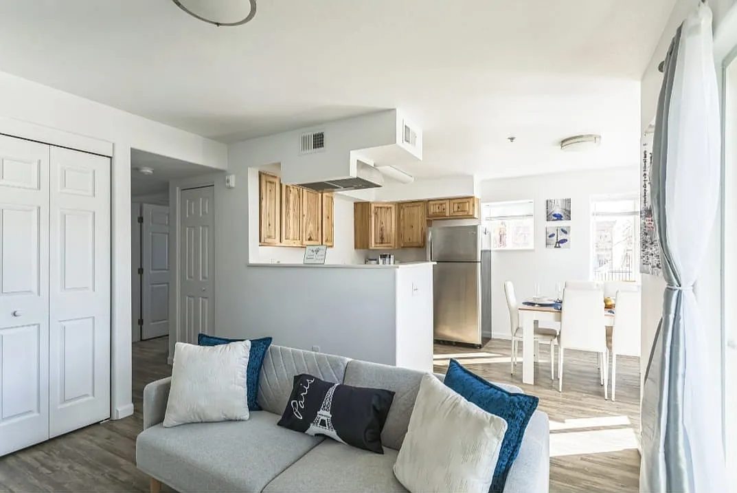 2 bed, 900 sqft, $1,850 — Photo 2