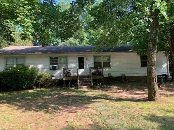 110 Upton St, Lexington, NC 27295