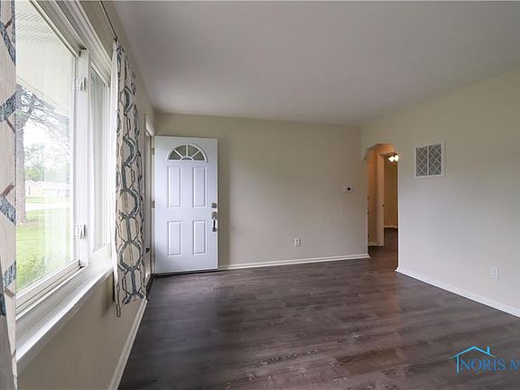 4th image of 1226 Hugo St