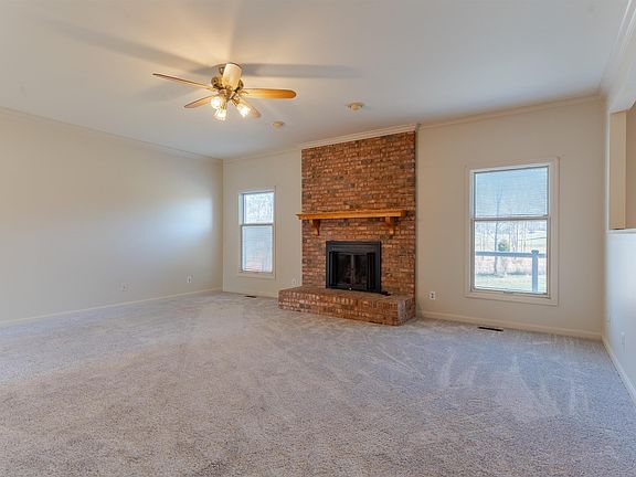 3rd image of 3100 Trailwood Dr