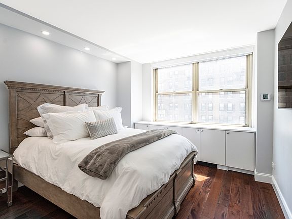 3rd image of 301 E 79th St APT 10R