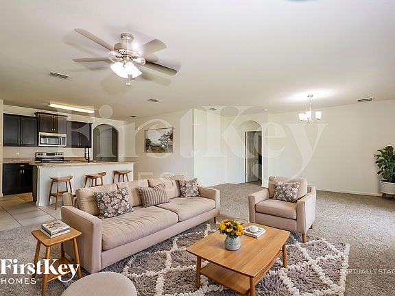 4th image of 2472 SE Floresta Dr
