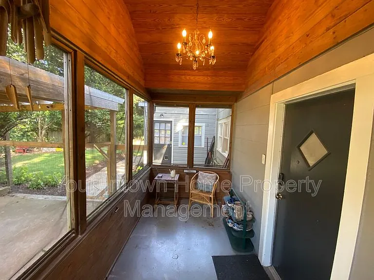 1080 Benteen Ave SE — Photo 32