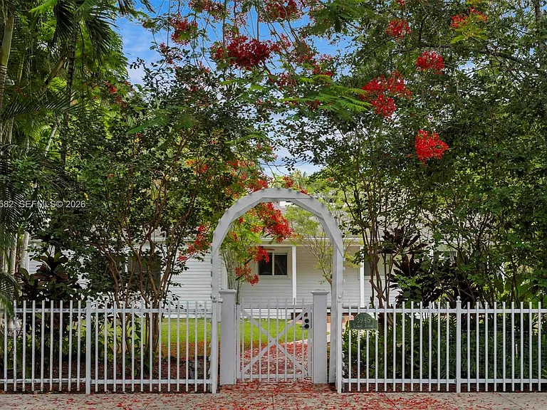 3945 Loquat Ave — Photo 37
