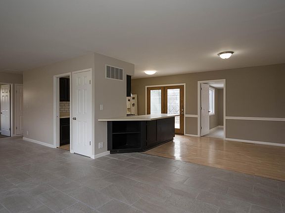 3rd image of 1701 Bayberry Ln
