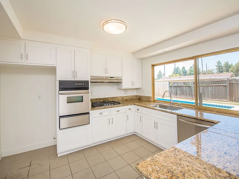 3069 Hayes Ave — Photo 4