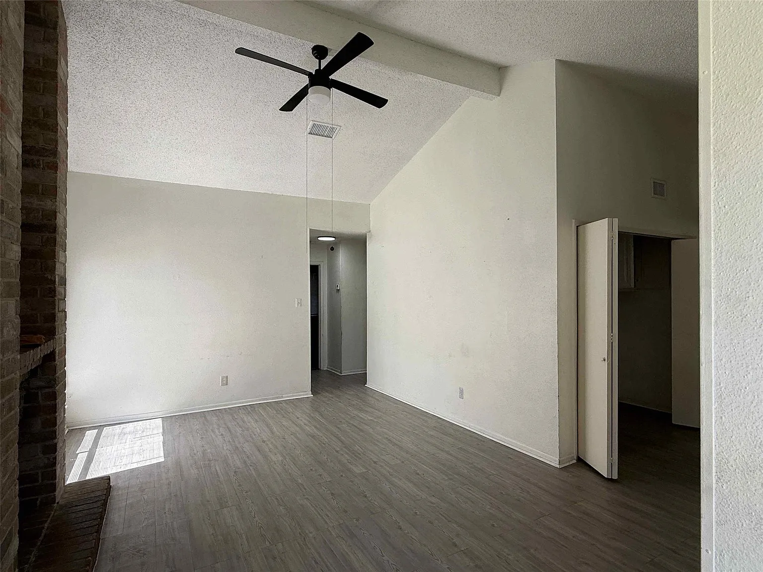 3 bed, 2.0 bath, 1123 sqft, $1,850 — Photo 3