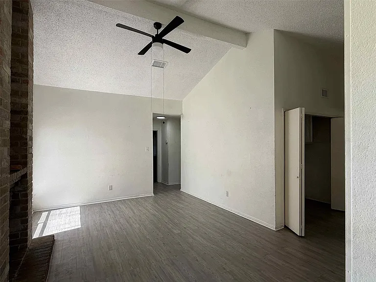 23215 Tree House Ln — Photo 3