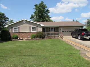 17 W Paris St, Ridge Farm, IL 61870