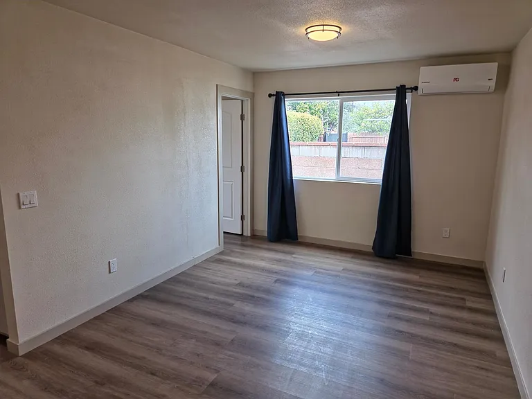 1805 Saint James Pl — Photo 7