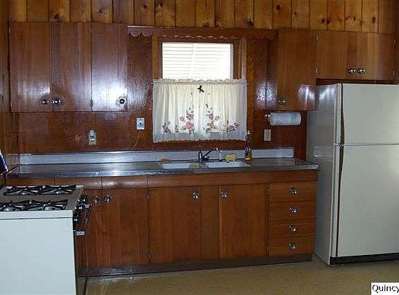 Home for Sale in Quincy, IL $49,900