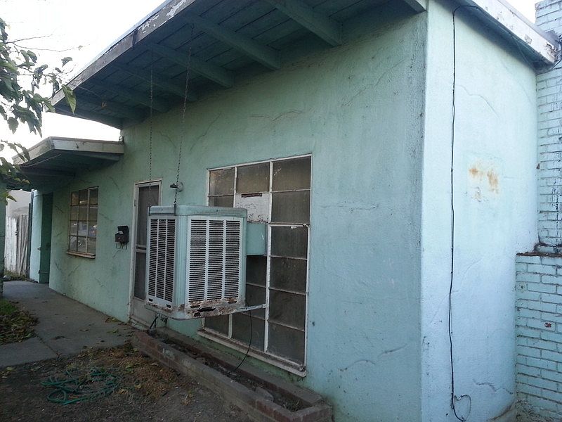 1st image of 1437 S School St