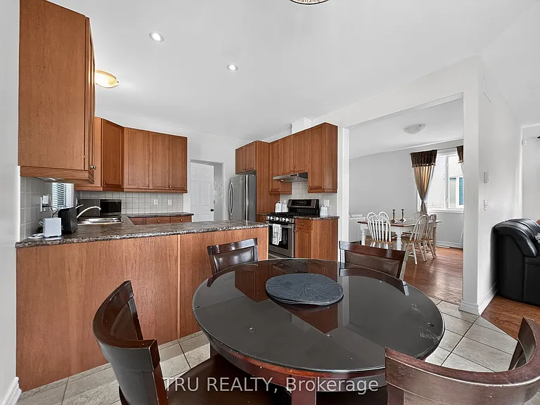 200 Celtic Ridge Cres — Photo 17