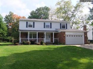 3997 Tennyson Ln, North Olmsted, OH 44070