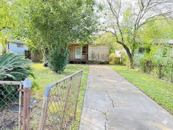 101 17th Ave N, Texas City, TX 77590